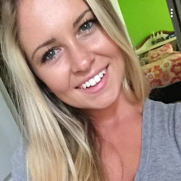 Meet your Posher, Danielle - Picture 1 of 1